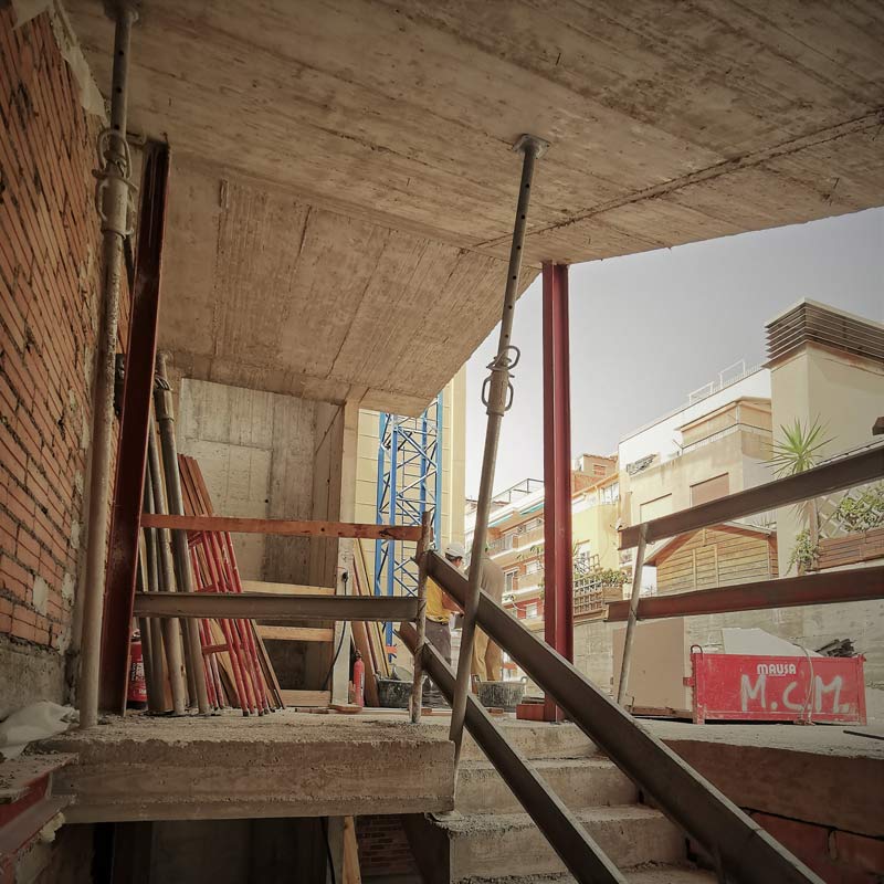 Fotografía-escalera-en-obras-Albert-Pascual